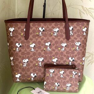 Coach X Peanuts City Tote Bag In Signature Canvas With Snoopy Print CBJ89 NWT